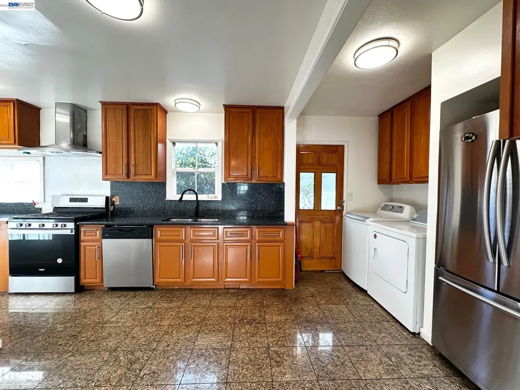 350 Cherrywood Avenue San Leandro CA 94577