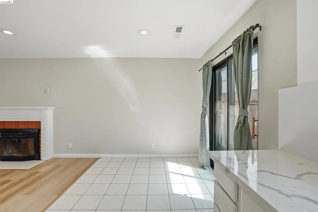 3012 Minna Avenue Oakland CA 94619