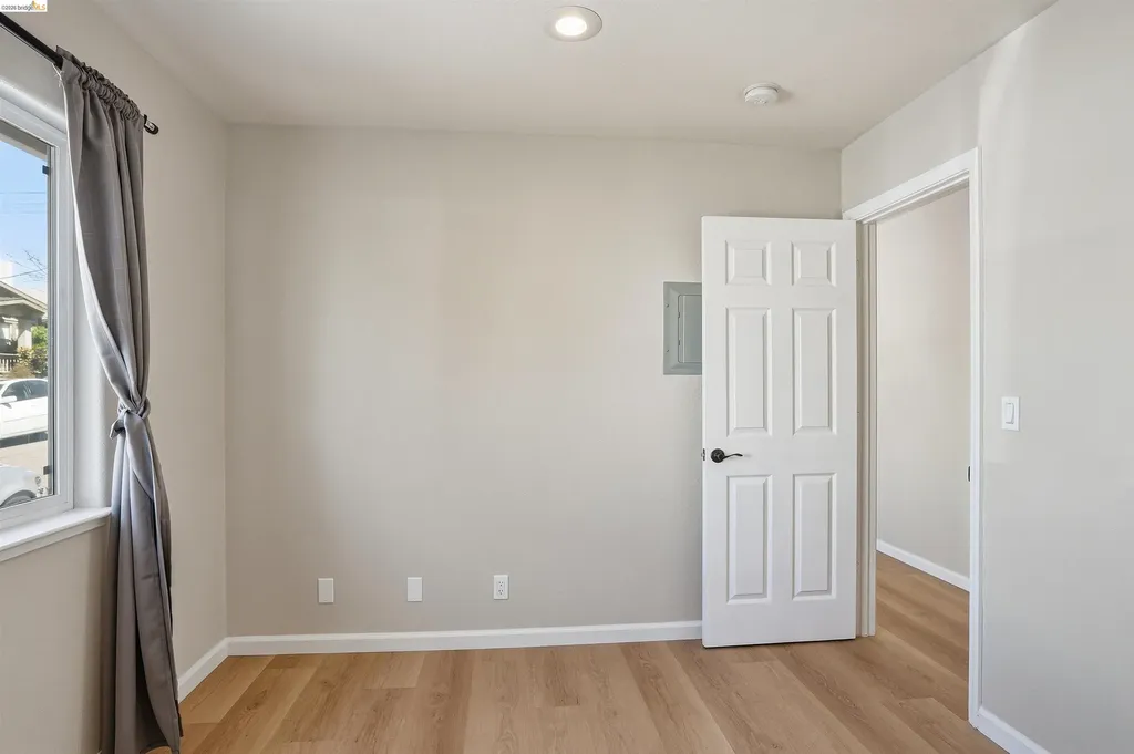 3012 Minna Avenue Oakland CA 94619