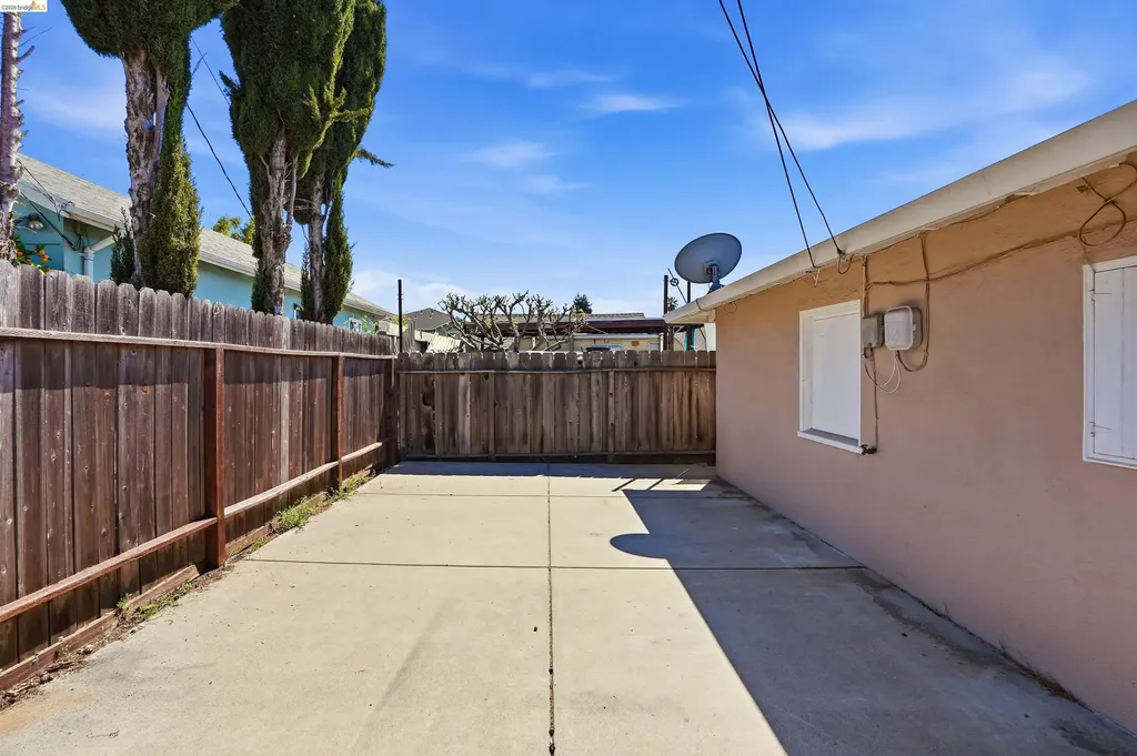3012 Minna Avenue Oakland CA 94619