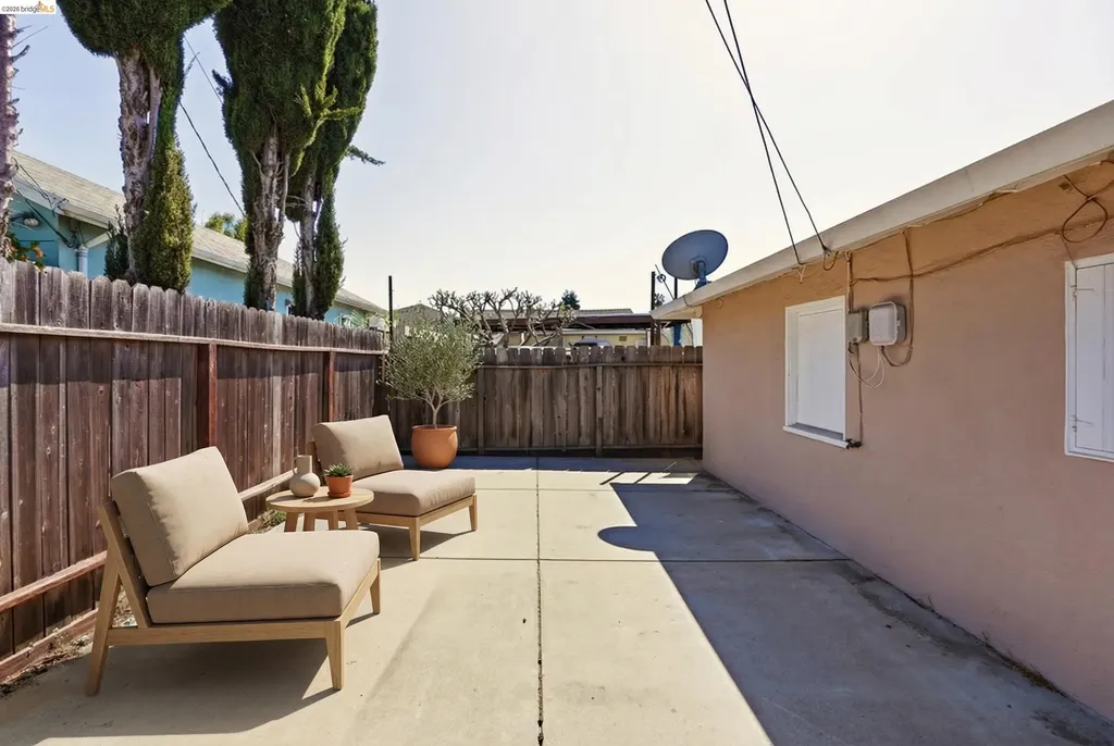 3012 Minna Avenue Oakland CA 94619