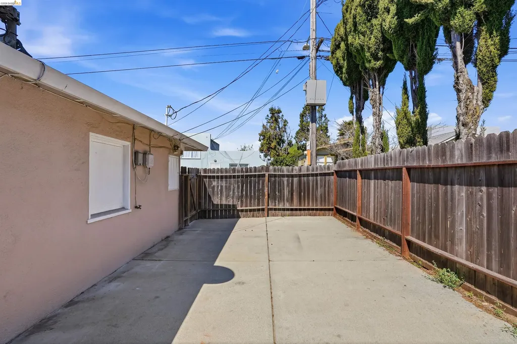 3012 Minna Avenue Oakland CA 94619