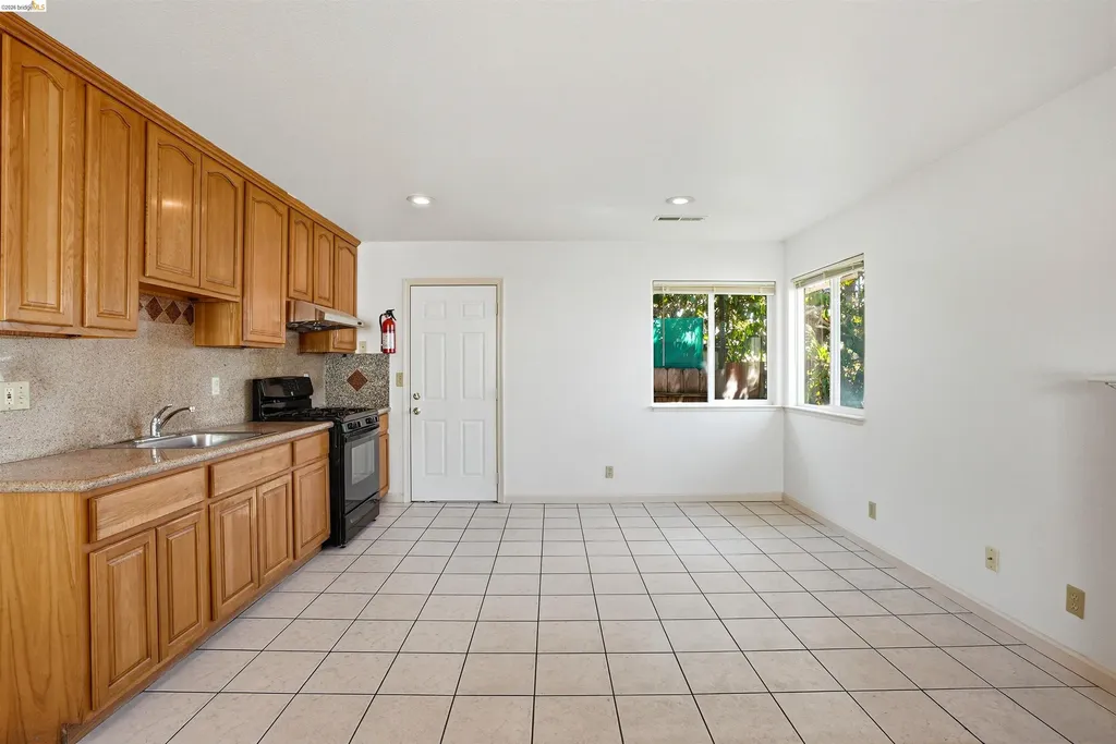 3012 Minna Avenue Oakland CA 94619