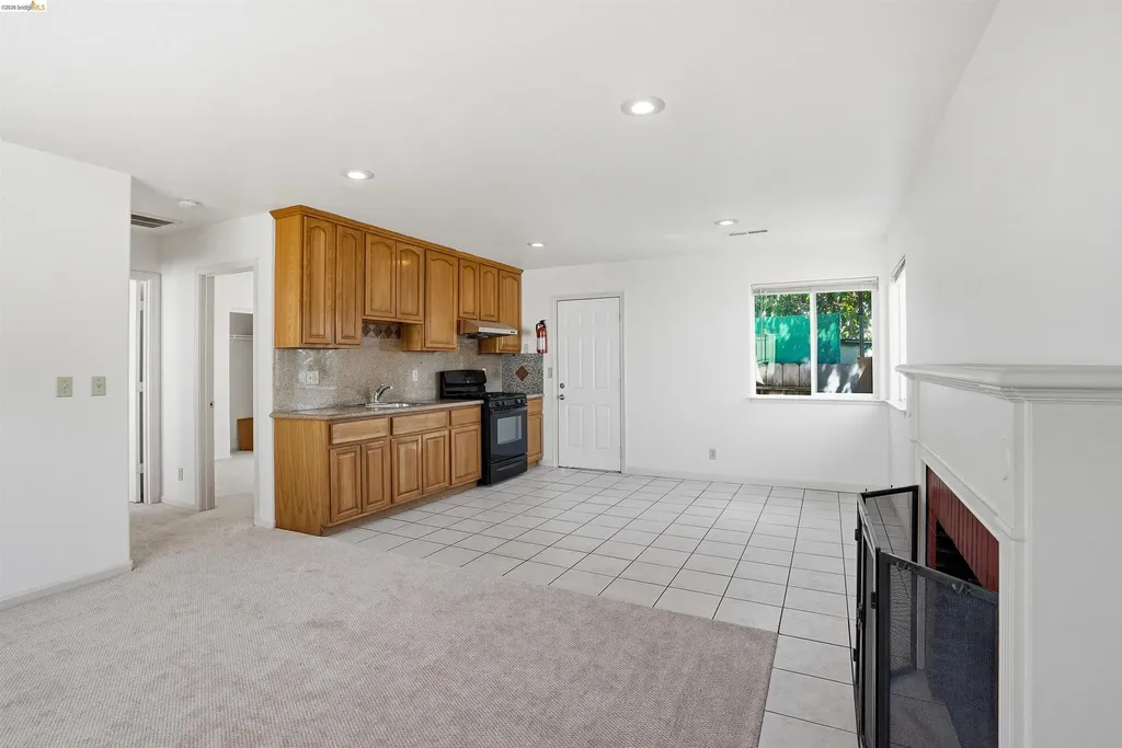 3012 Minna Avenue Oakland CA 94619