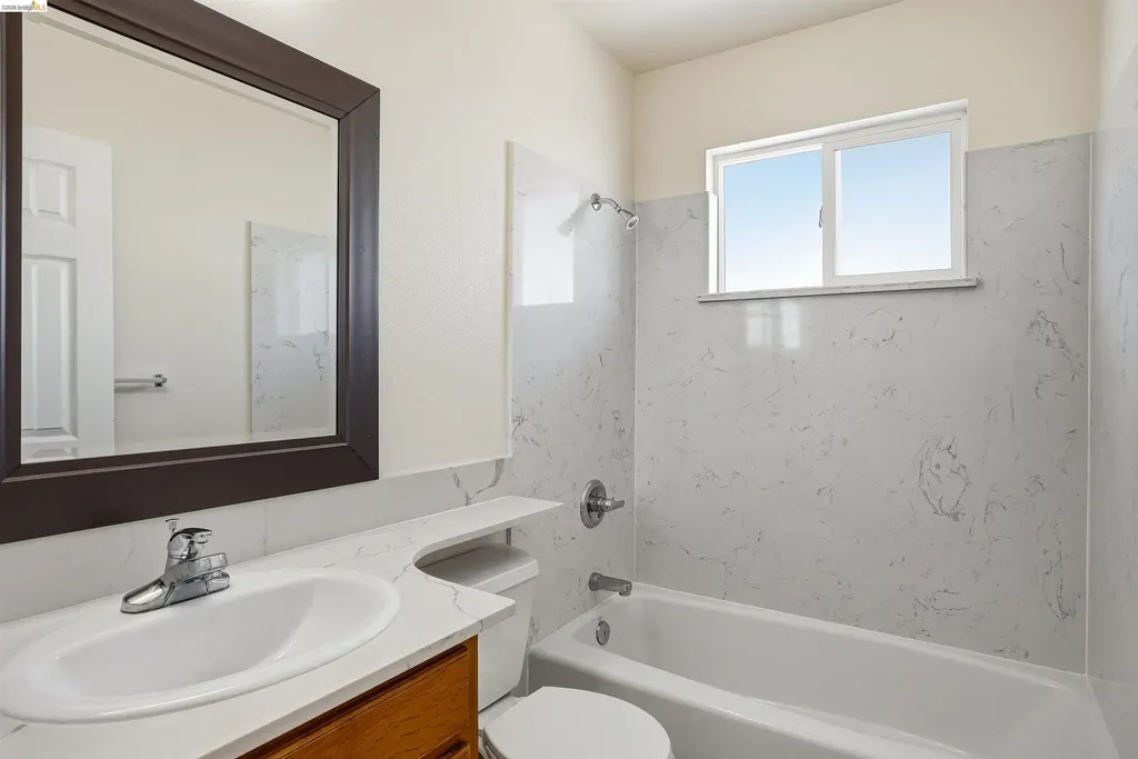 3012 Minna Avenue Oakland CA 94619