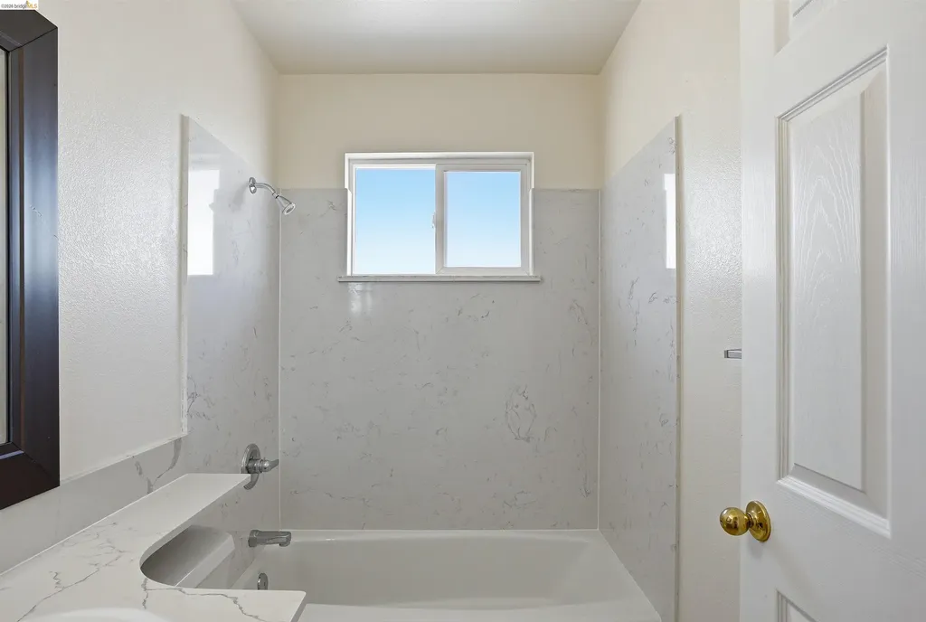 3012 Minna Avenue Oakland CA 94619