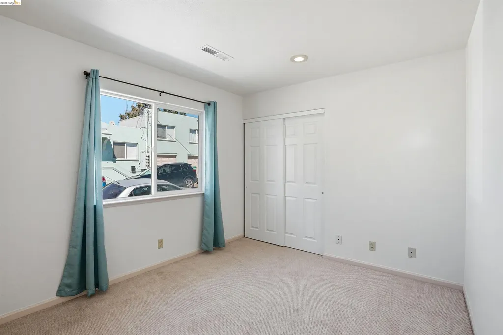 3012 Minna Avenue Oakland CA 94619