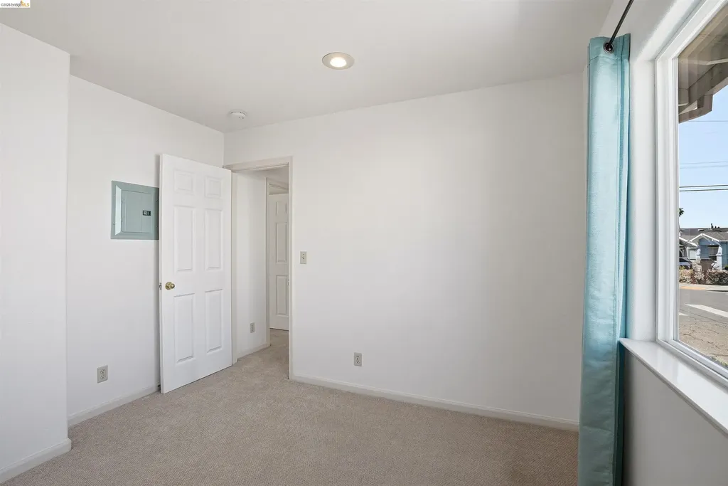 3012 Minna Avenue Oakland CA 94619