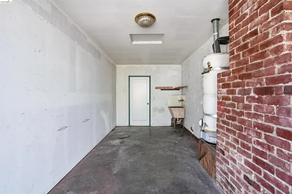 3012 Minna Avenue Oakland CA 94619