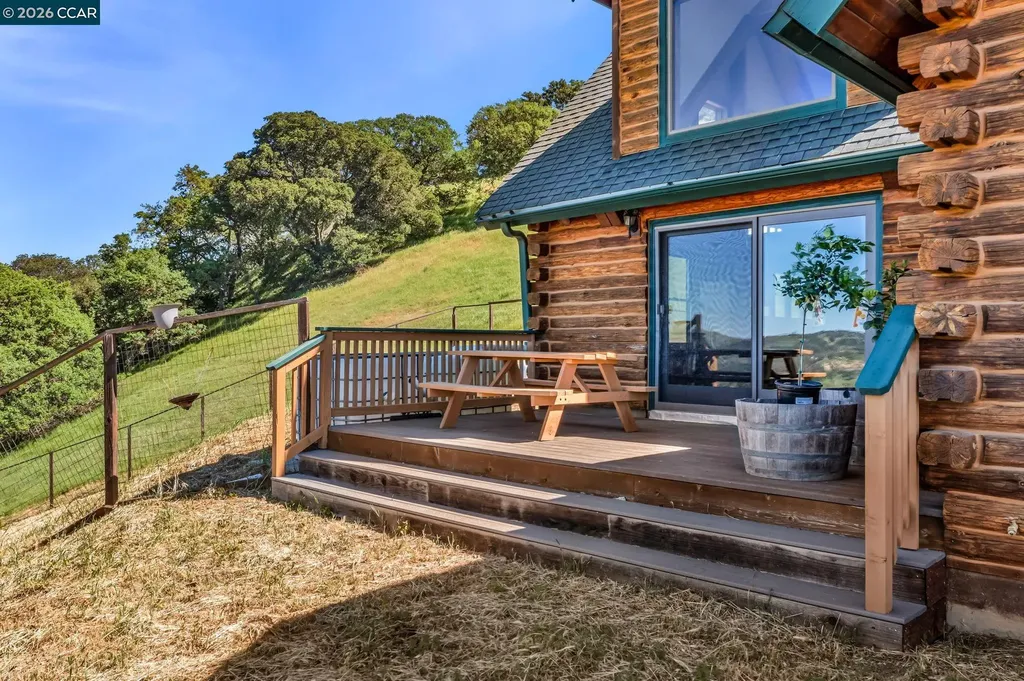 530 Leon Way Clayton CA 94517