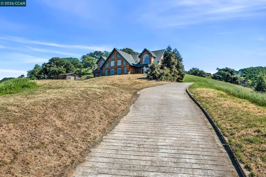 530 Leon Way Clayton CA 94517