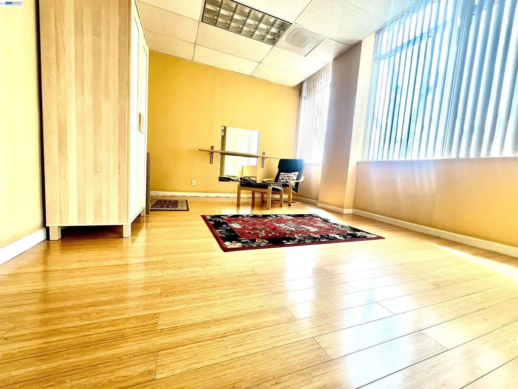 212 9th Street Unit #301 Oakland CA 94607