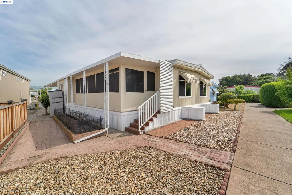 301 Maui Circle Union City CA 94587