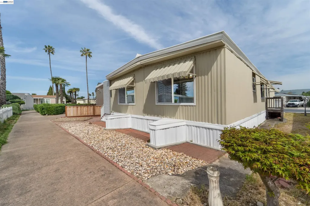 301 Maui Circle Union City CA 94587