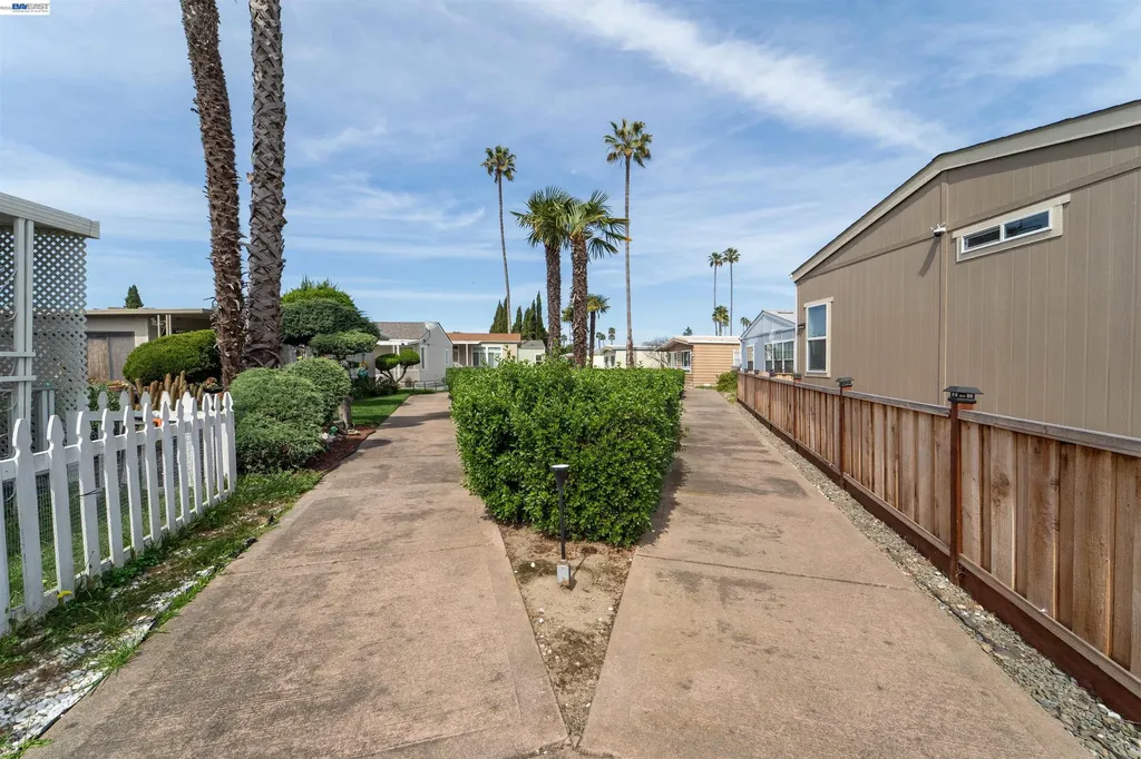 301 Maui Circle Union City CA 94587