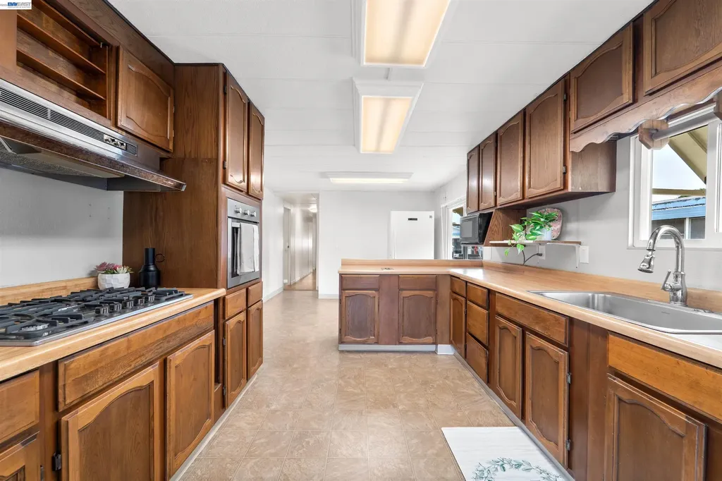 301 Maui Circle Union City CA 94587