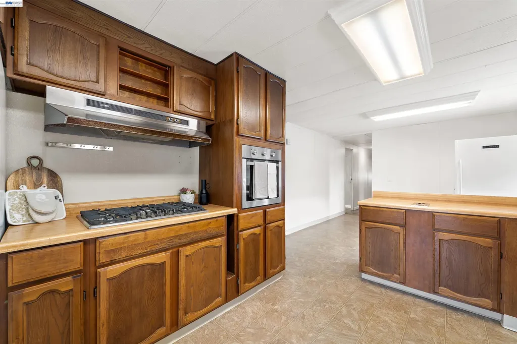301 Maui Circle Union City CA 94587