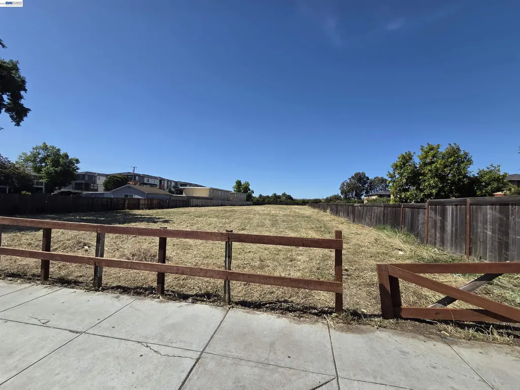 29495 Dixon Street Hayward CA 94544