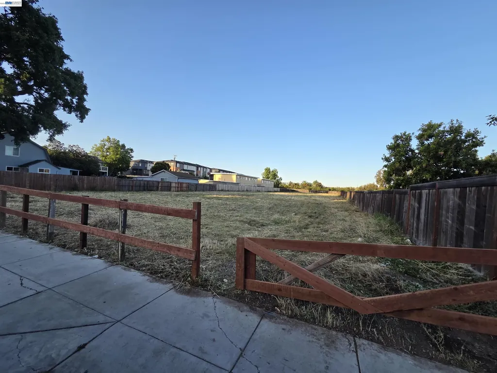 29495 Dixon Street Hayward CA 94544