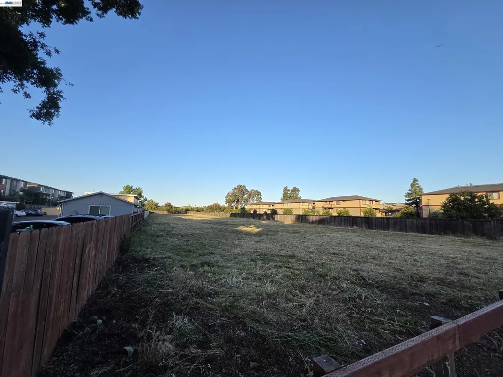 29495 Dixon Street Hayward CA 94544
