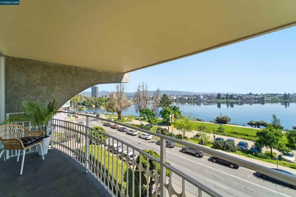 1555 Lakeside Drive Oakland CA 94612