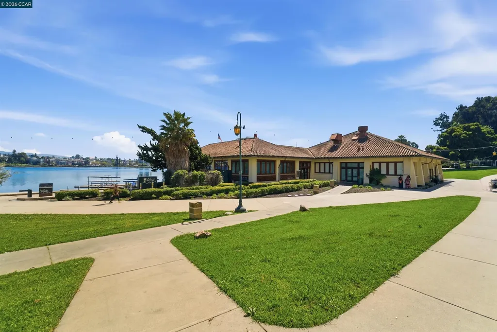 1555 Lakeside Drive Oakland CA 94612