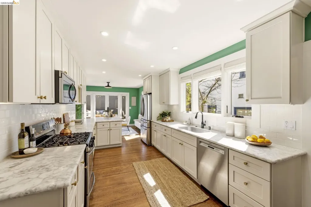 405 Van Buren Avenue Oakland CA 94610
