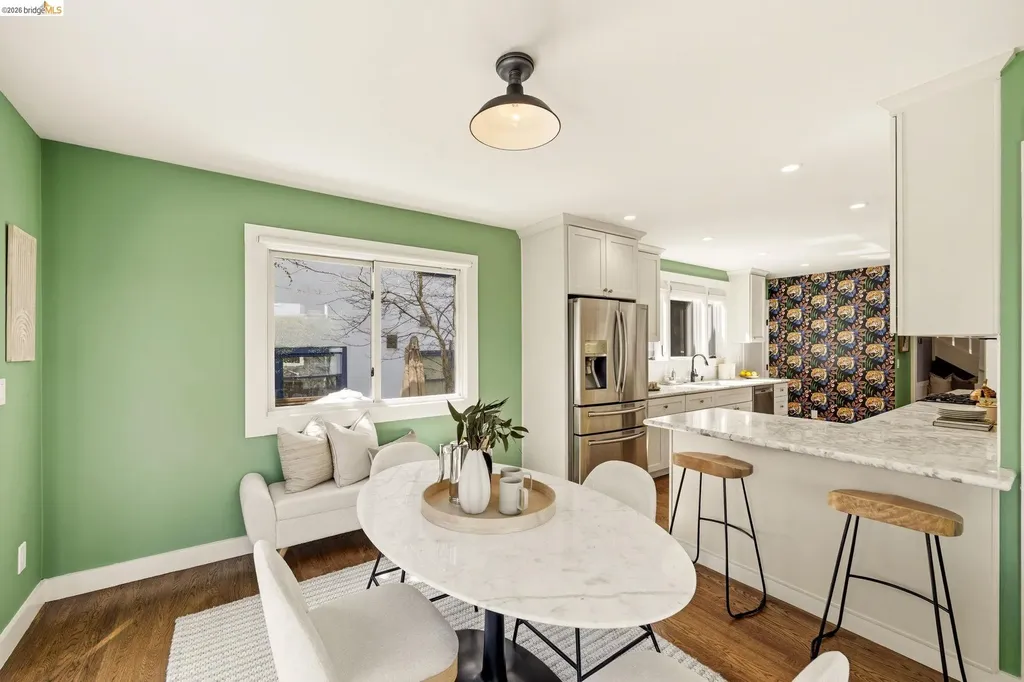 405 Van Buren Avenue Oakland CA 94610