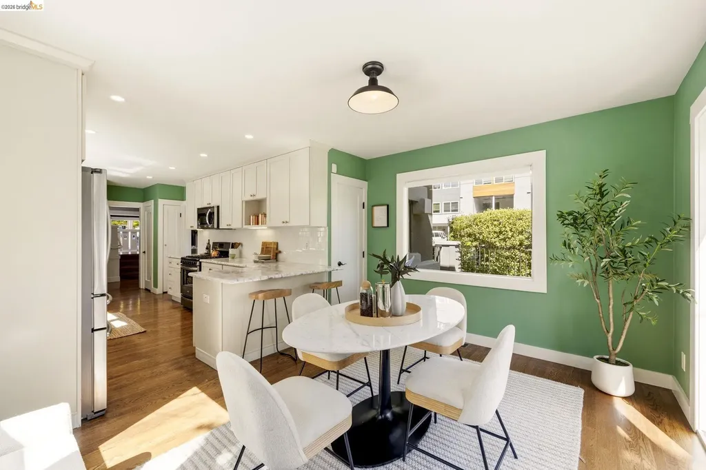 405 Van Buren Avenue Oakland CA 94610