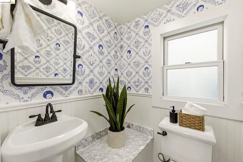 405 Van Buren Avenue Oakland CA 94610
