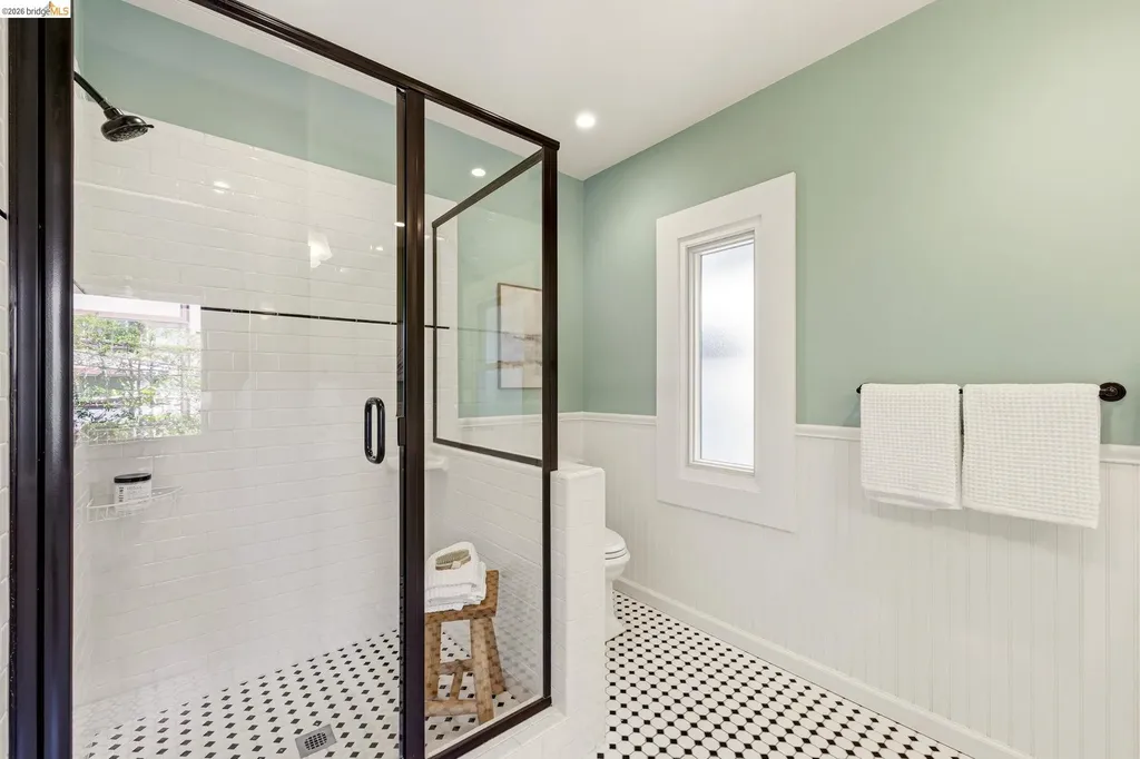 405 Van Buren Avenue Oakland CA 94610
