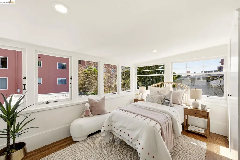 405 Van Buren Avenue Oakland CA 94610