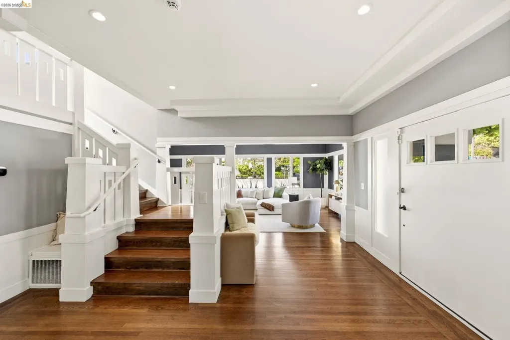 405 Van Buren Avenue Oakland CA 94610