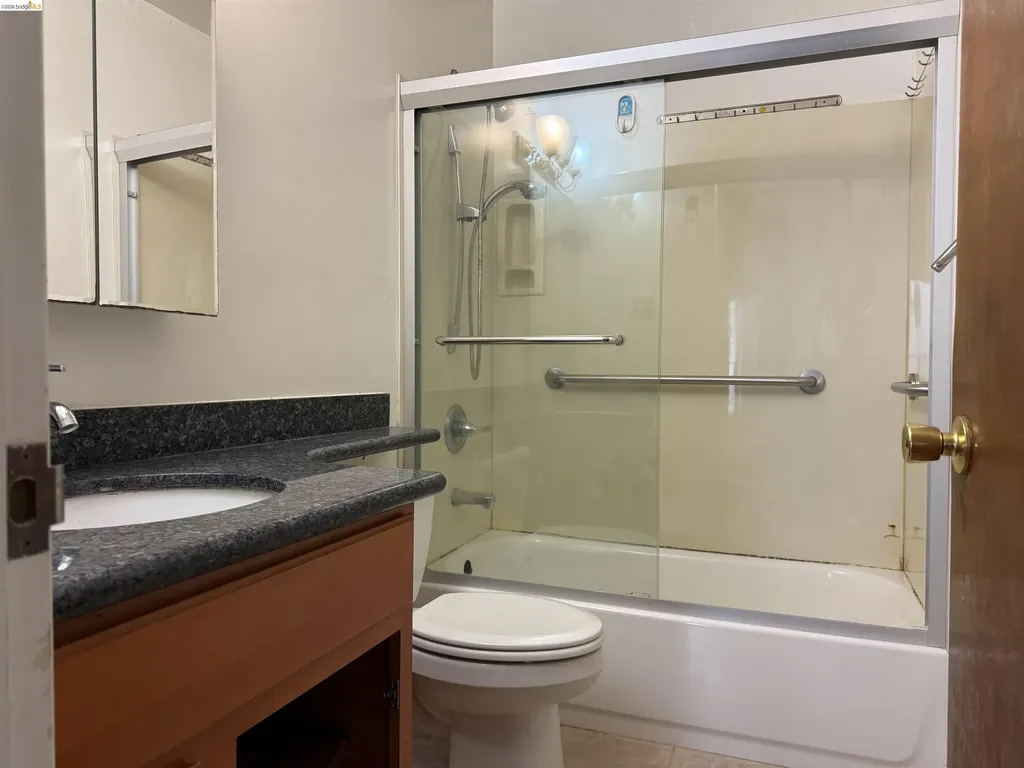 330 8th Street Oakland CA 94607