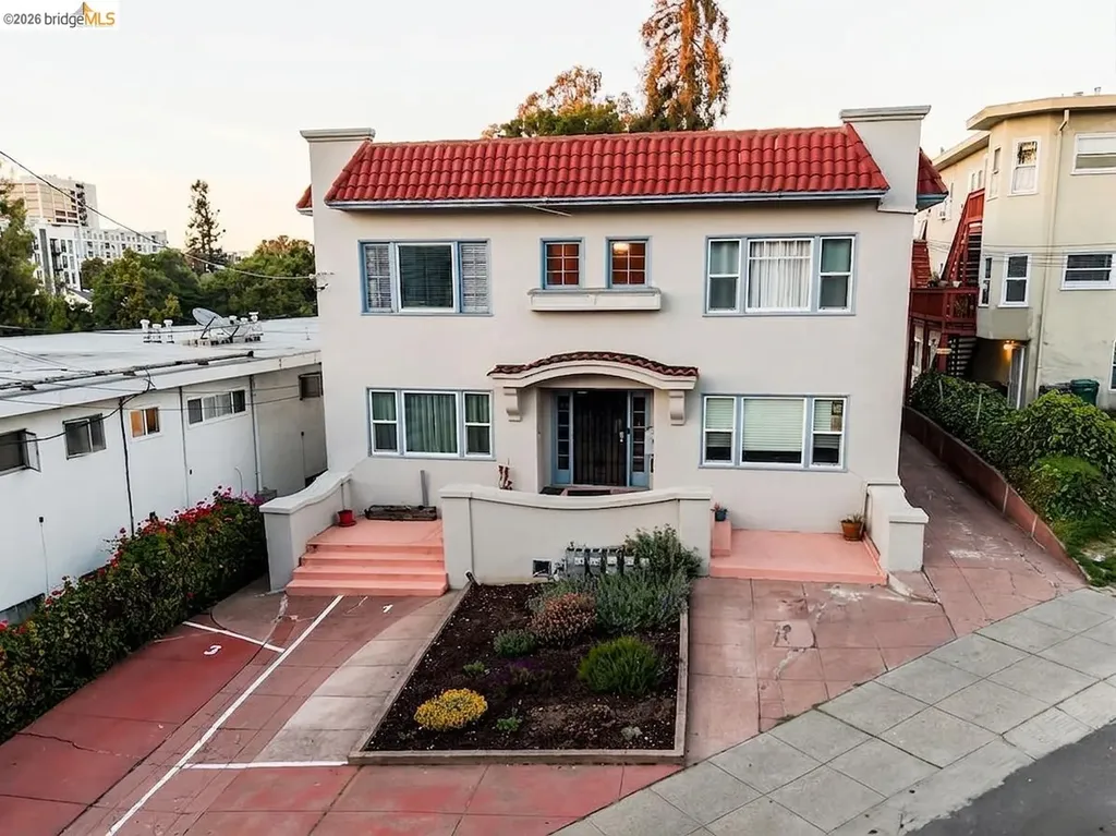 Oakland CA, 256 29TH Street