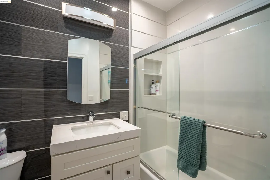 256 29th Street Oakland CA 94611