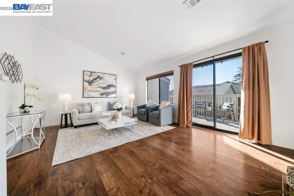 347 E T Street Benicia CA 94510