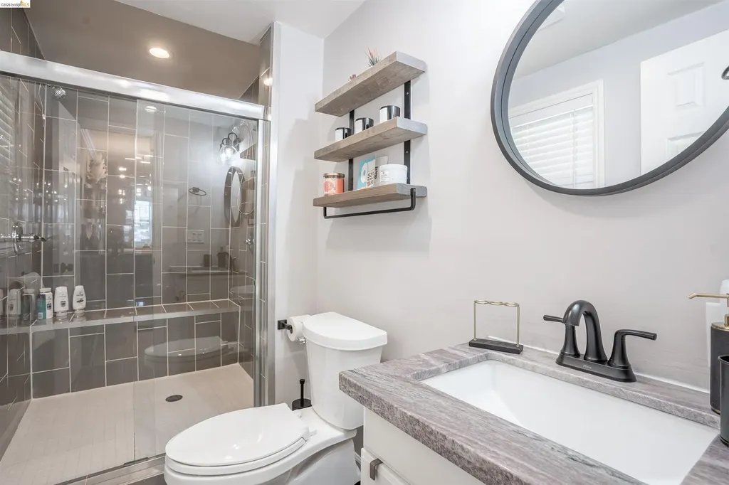 527 Chester Street Oakland CA 94607
