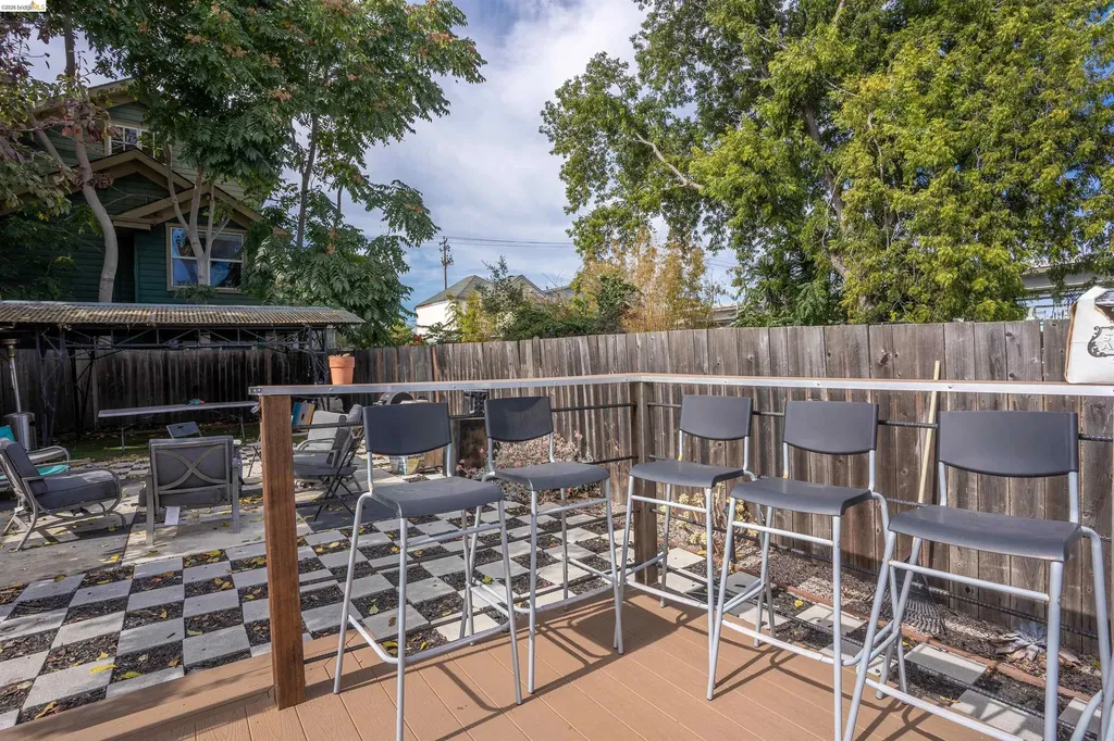 527 Chester Street Oakland CA 94607
