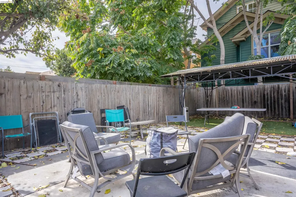 527 Chester Street Oakland CA 94607