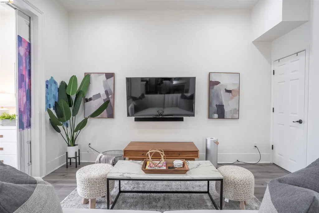 527 Chester Street Oakland CA 94607