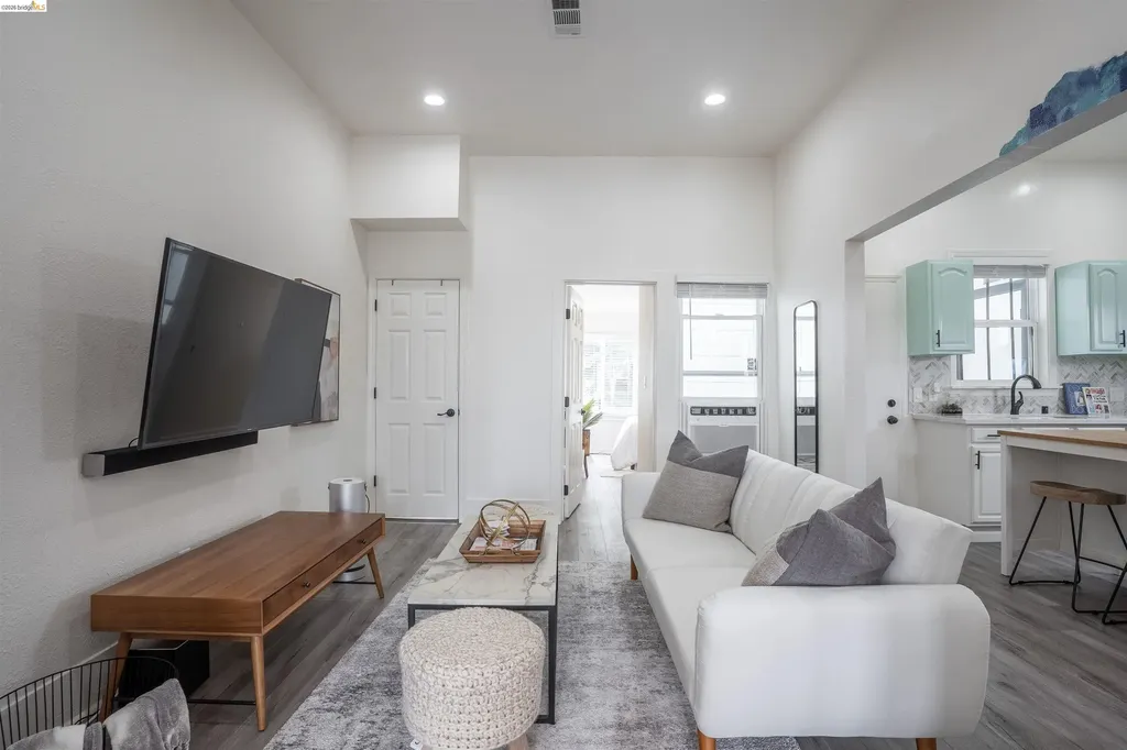 527 Chester Street Oakland CA 94607