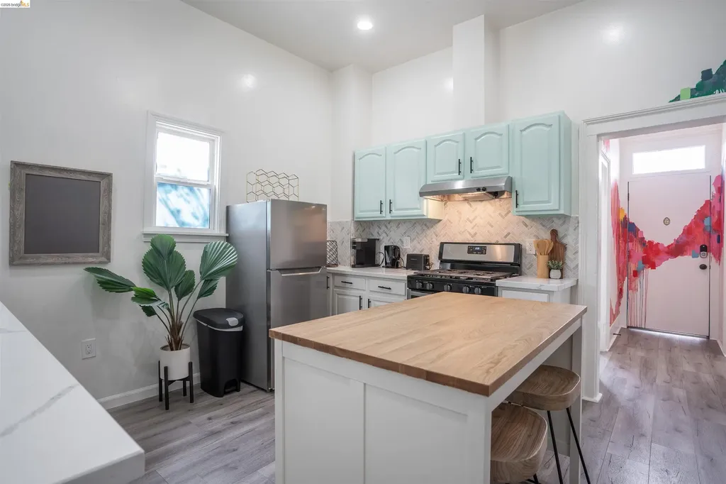 527 Chester Street Oakland CA 94607