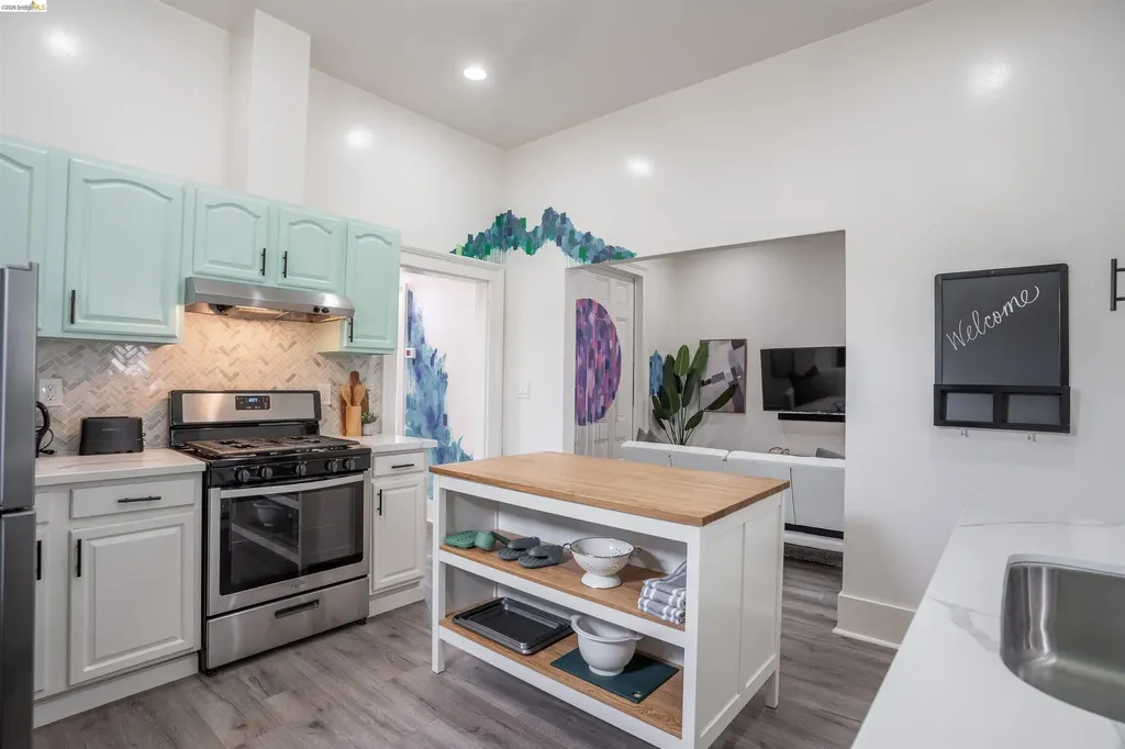 527 Chester Street Oakland CA 94607