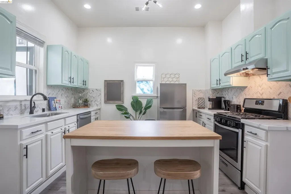 527 Chester Street Oakland CA 94607
