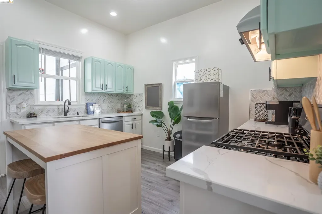 527 Chester Street Oakland CA 94607