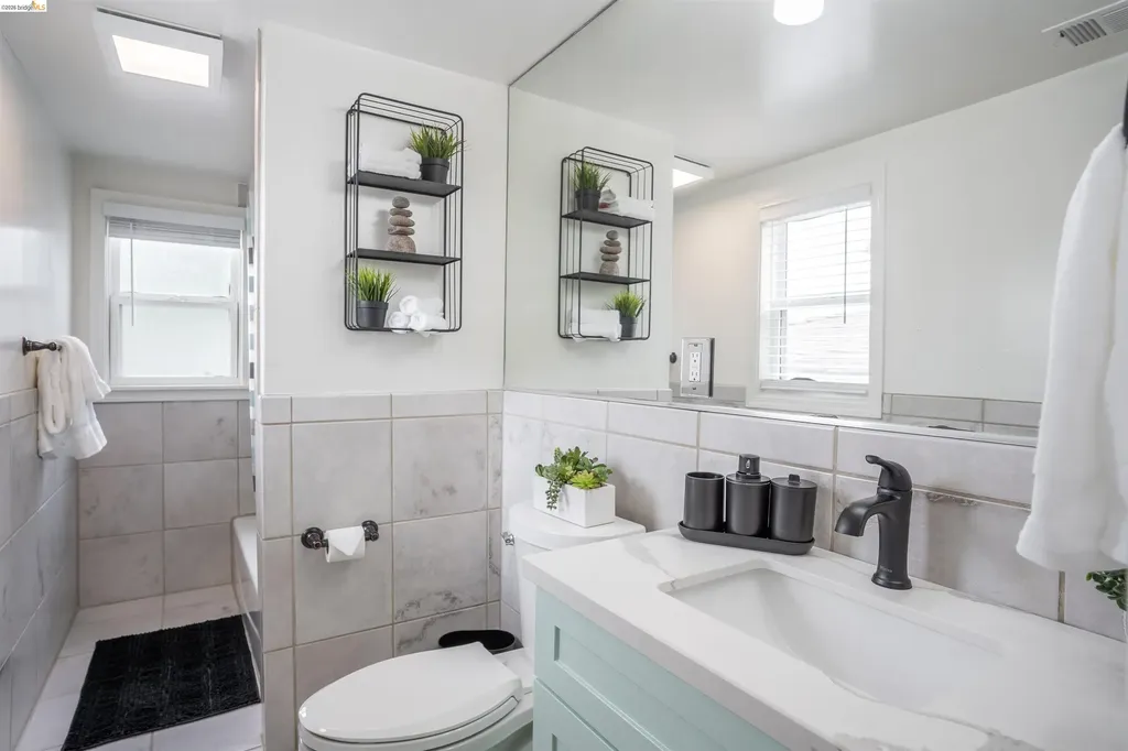 527 Chester Street Oakland CA 94607