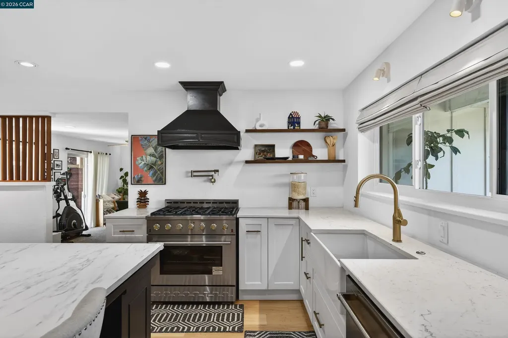 1165 Nob Hill Avenue Pinole CA 94564