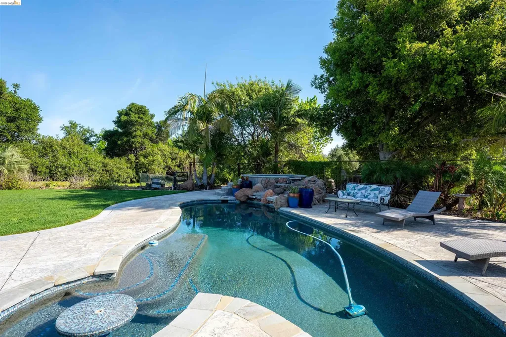 147 Loren Lane Oakley CA 94561