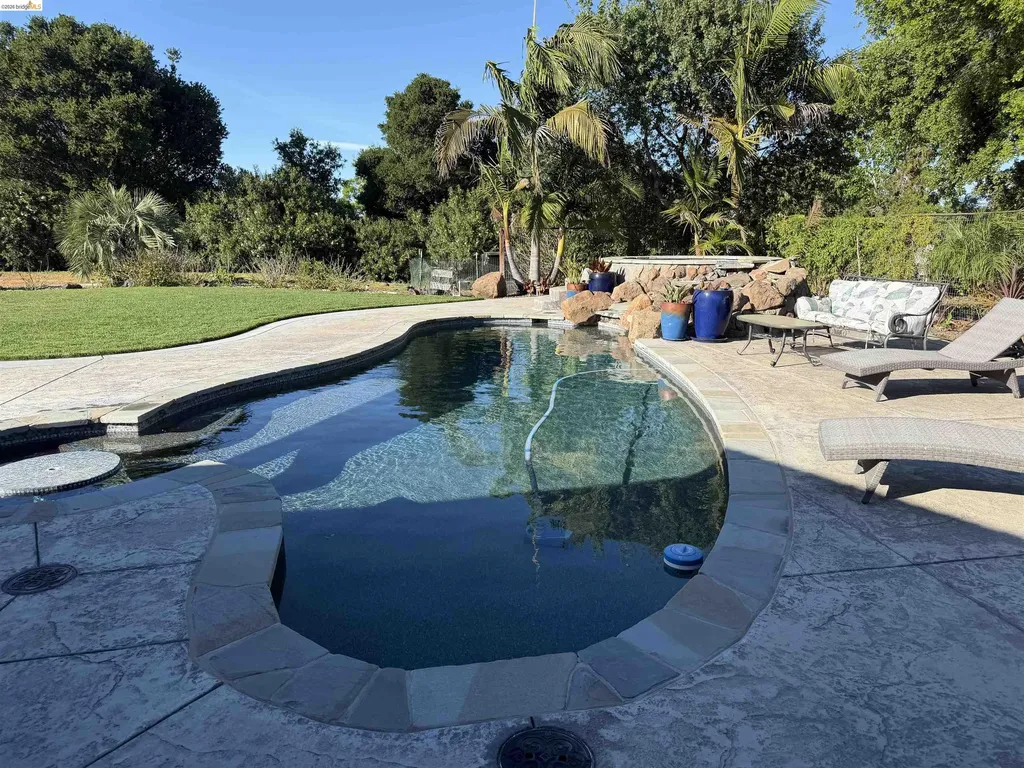 147 Loren Lane Oakley CA 94561